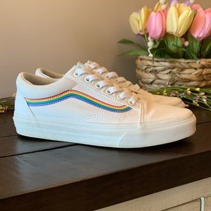 EUC VANS OLD SKOOL RAINBOW STRIPE SHOES • Women’s Size 6